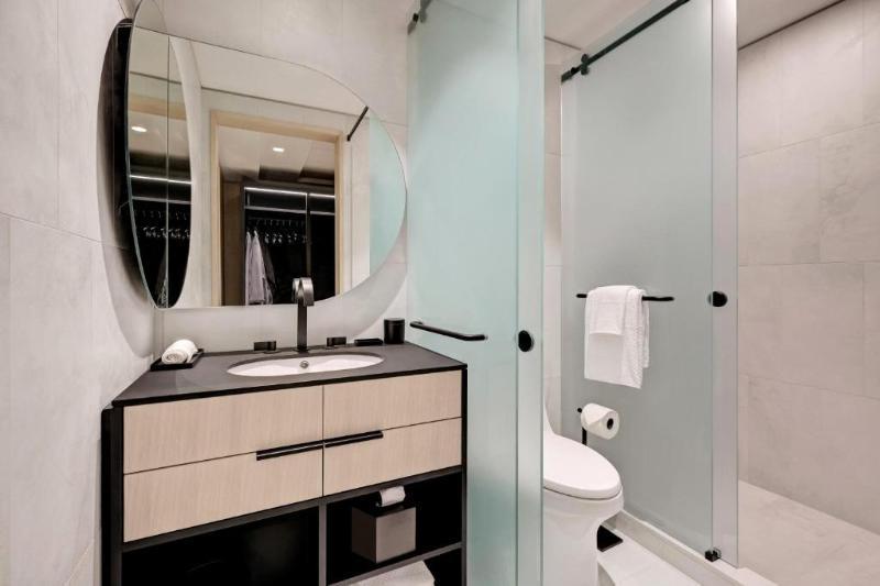 Canopy By Hilton Toronto Yorkville ภายนอก รูปภาพ