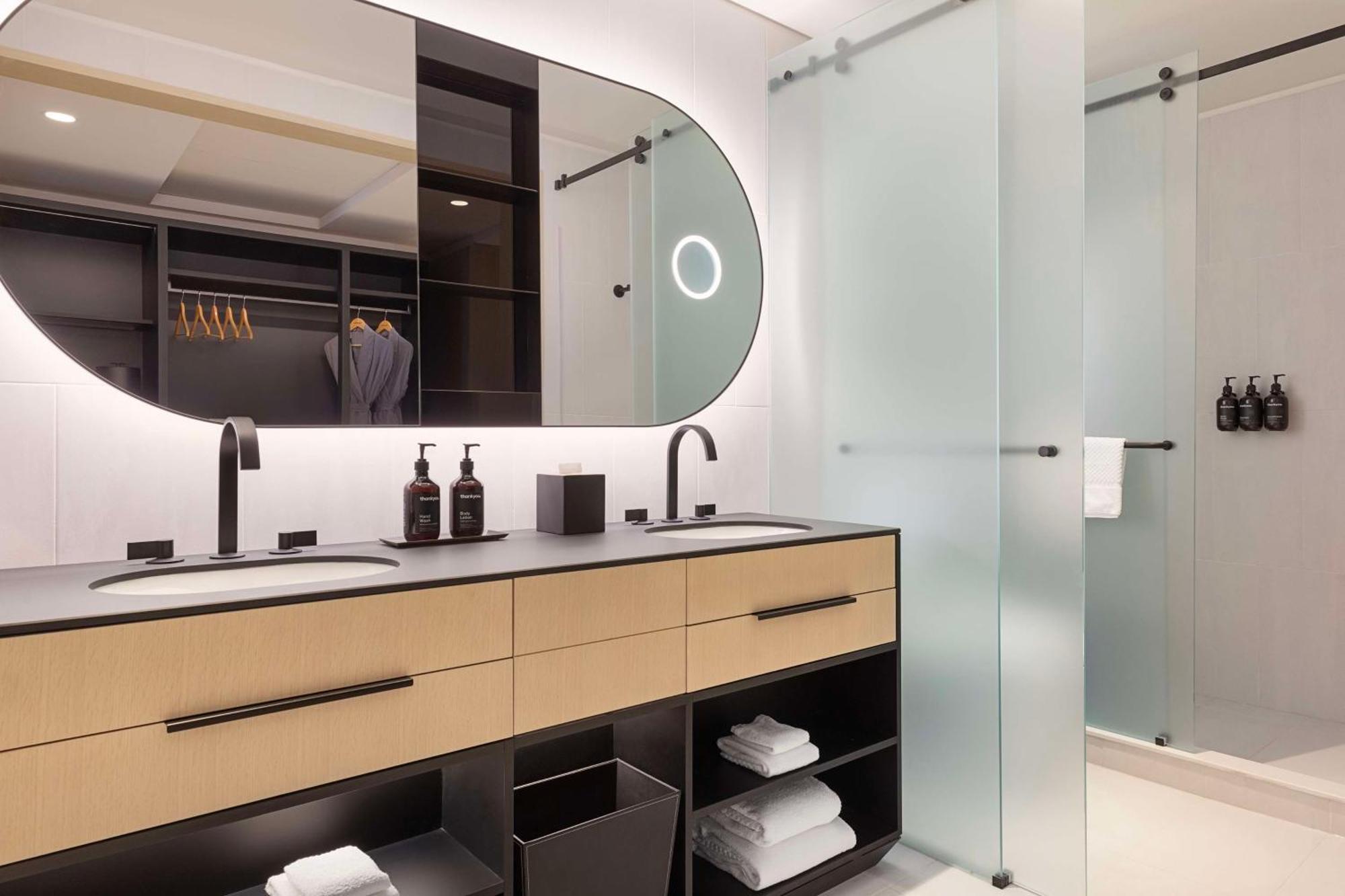 Canopy By Hilton Toronto Yorkville ภายนอก รูปภาพ
